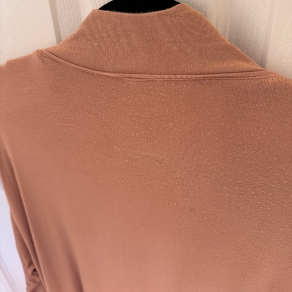 Skims Nude Robe - Picture 6 of 9